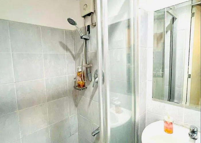 R E Staycations Aparthotel