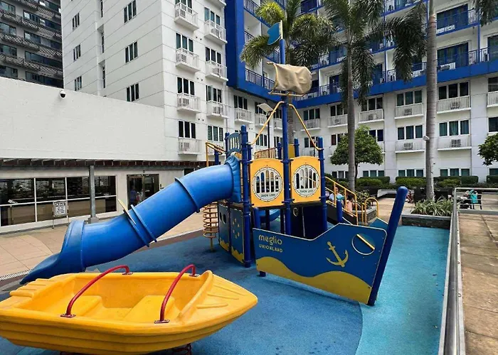 R E Staycations Aparthotel Manila