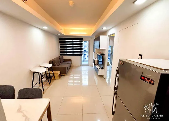 R E Staycations Aparthotel Manila
