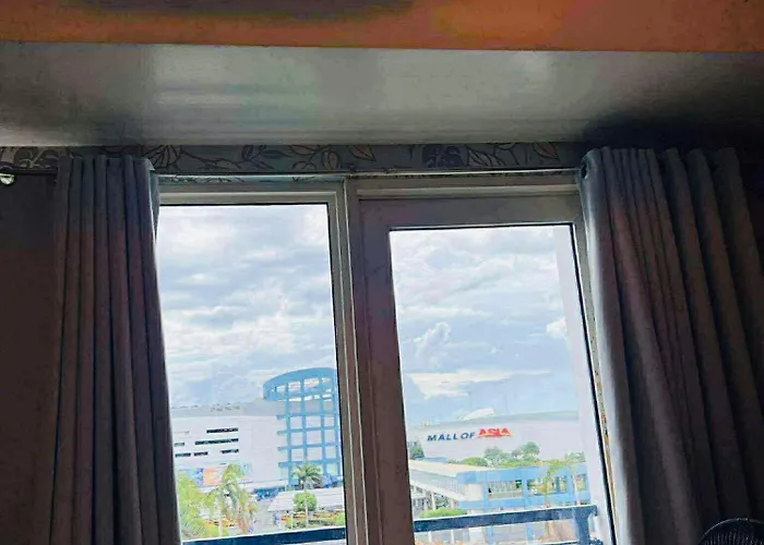 R E Staycations Aparthotel *